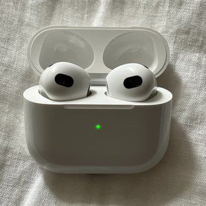 NEW Apple AIRPOD 3RD GEN with MagSafe Charging Case